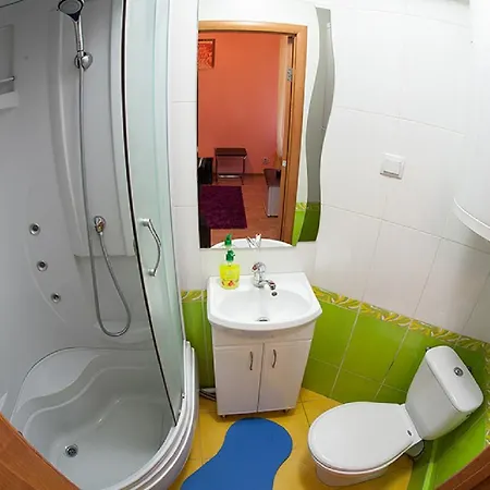 в центрі на вулиці шевченка 12 дуже комфортна недалеко біля вокзалу