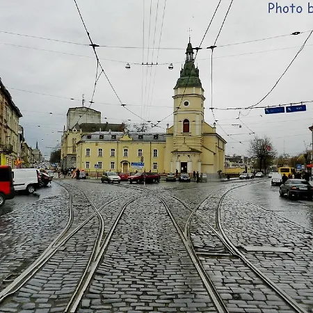 в центрі на вулиці шевченка 12 дуже комфортна недалеко біля вокзалу