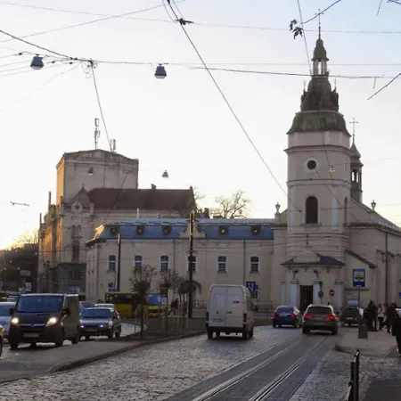 в центрі на вулиці шевченка 12 дуже комфортна недалеко біля вокзалу *
