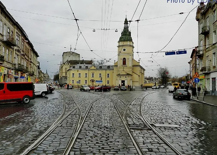 в центрі на вулиці шевченка 12 дуже комфортна недалеко біля вокзалу