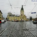 в центрі на вулиці шевченка 12 дуже комфортна недалеко біля вокзалу