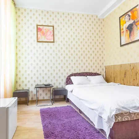 в центрі на вулиці шевченка 12 дуже комфортна недалеко біля вокзалу *